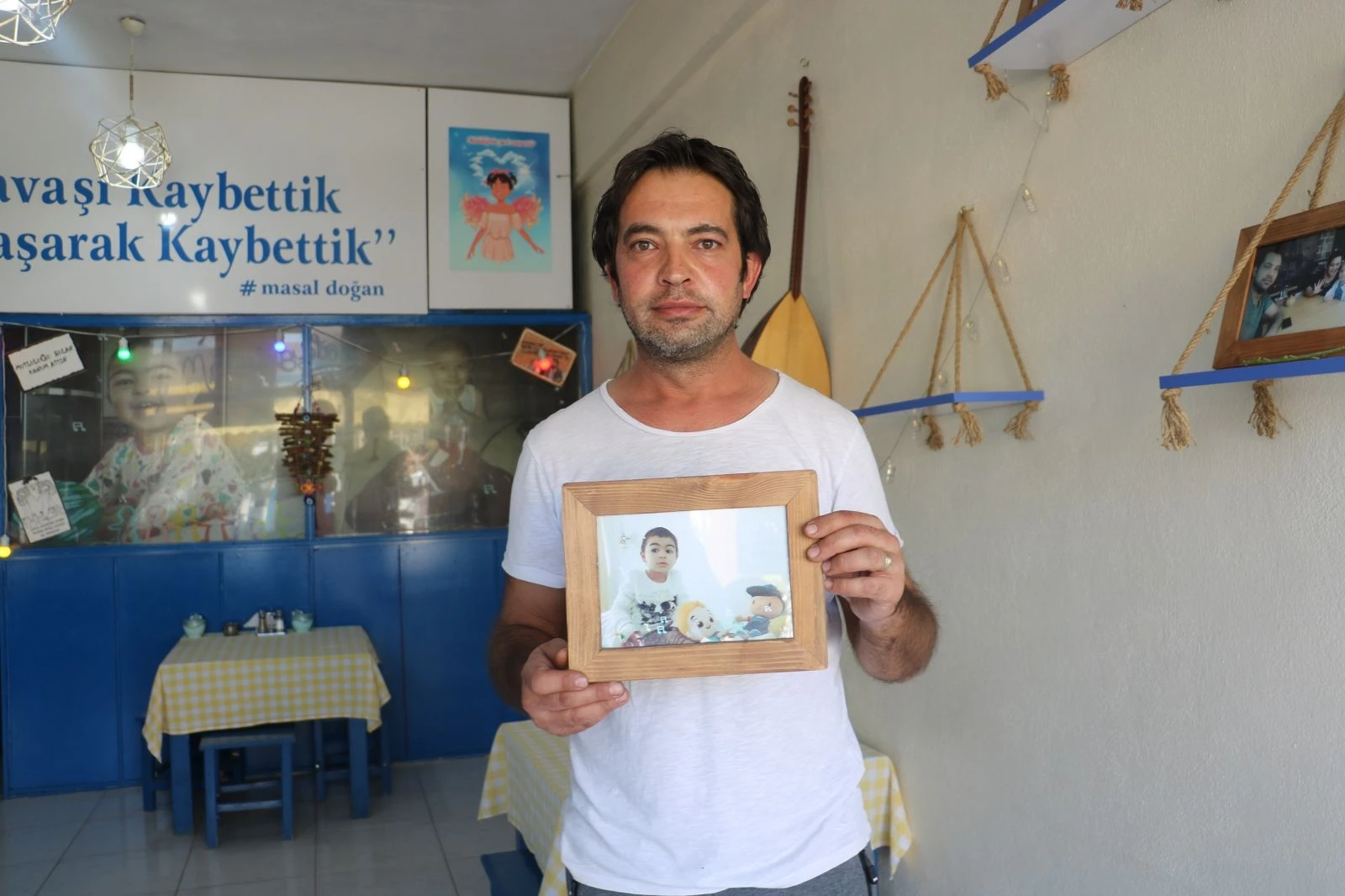 Kızının anılarını açtığı köftecide yaşatıyor