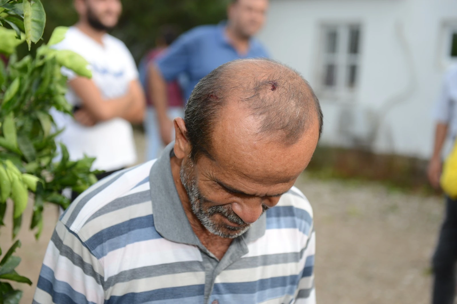 Otobüs durağının altında kalan kadın kurtarılamadı