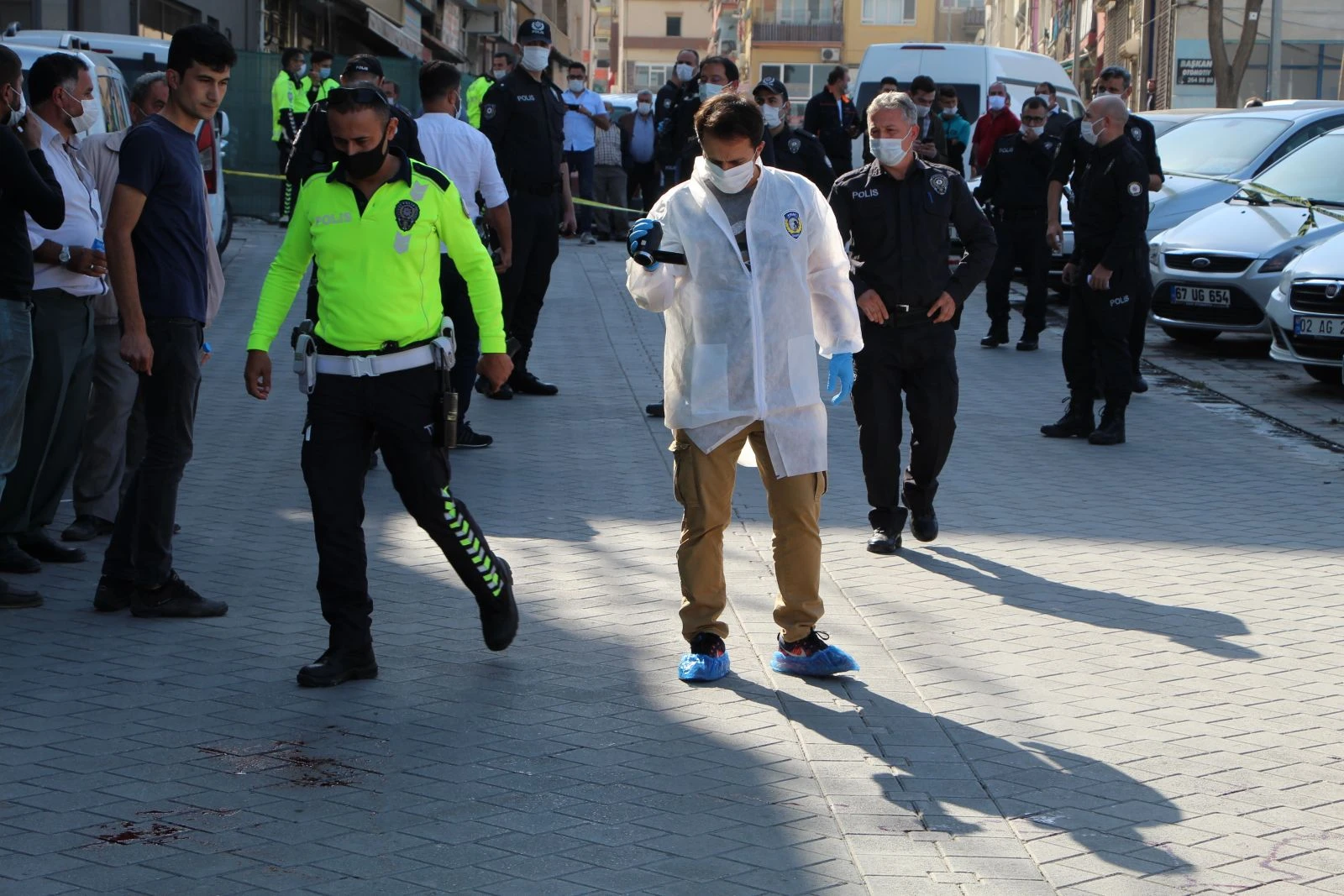 Yol verme kavgasında iki taraf da silahlarını çekti