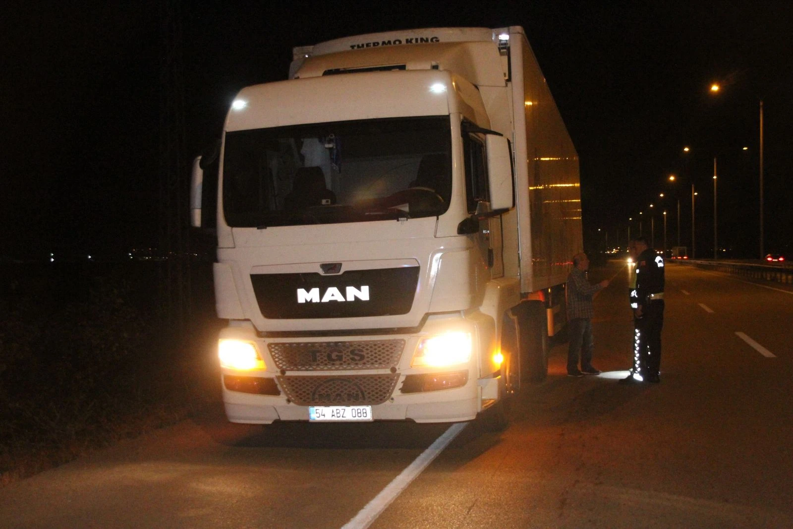 Freni arızalanan tır kilometrelerce kontrolsüz seyretti