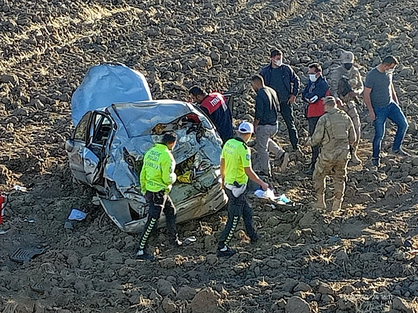 Otomobil şarampole yuvarlandı: 1 ölü, 1 yaralı