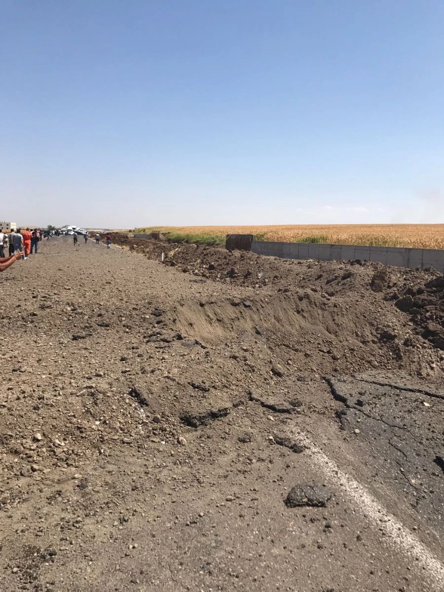 Diyarbakır'da askeri aracın geçişi sırasında patlama: 2 sivil şehit