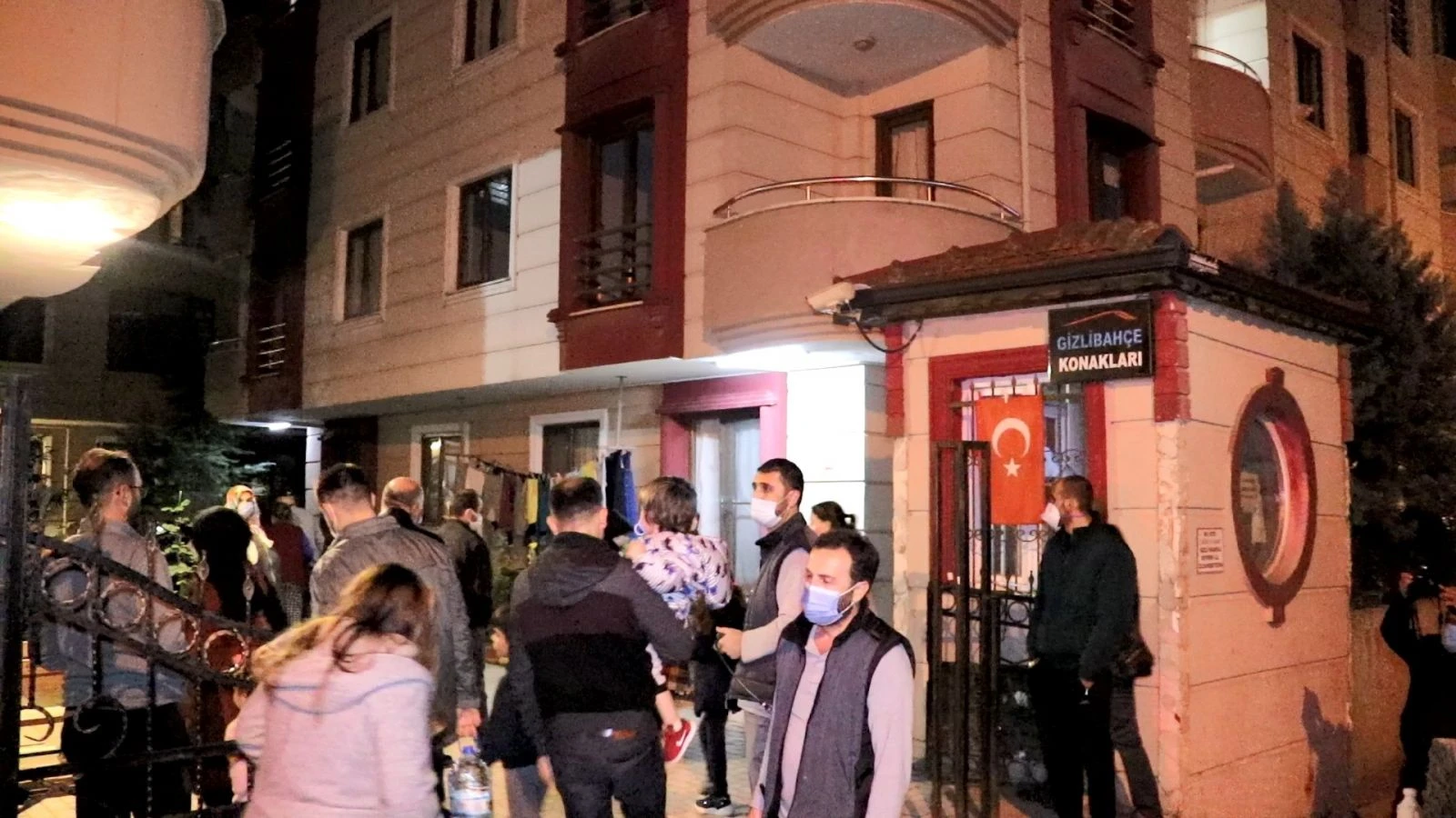 Doğalgaz hattı çatlayınca 80 daire sokağa döküldü