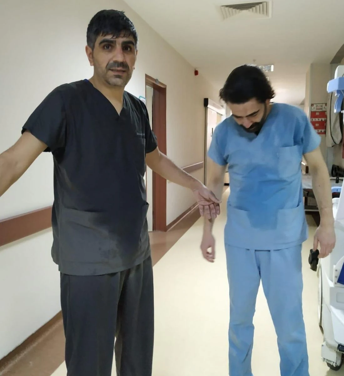 Pandemi servisindeki hemşirelerin mücadelesini gösteren fotoğraflar