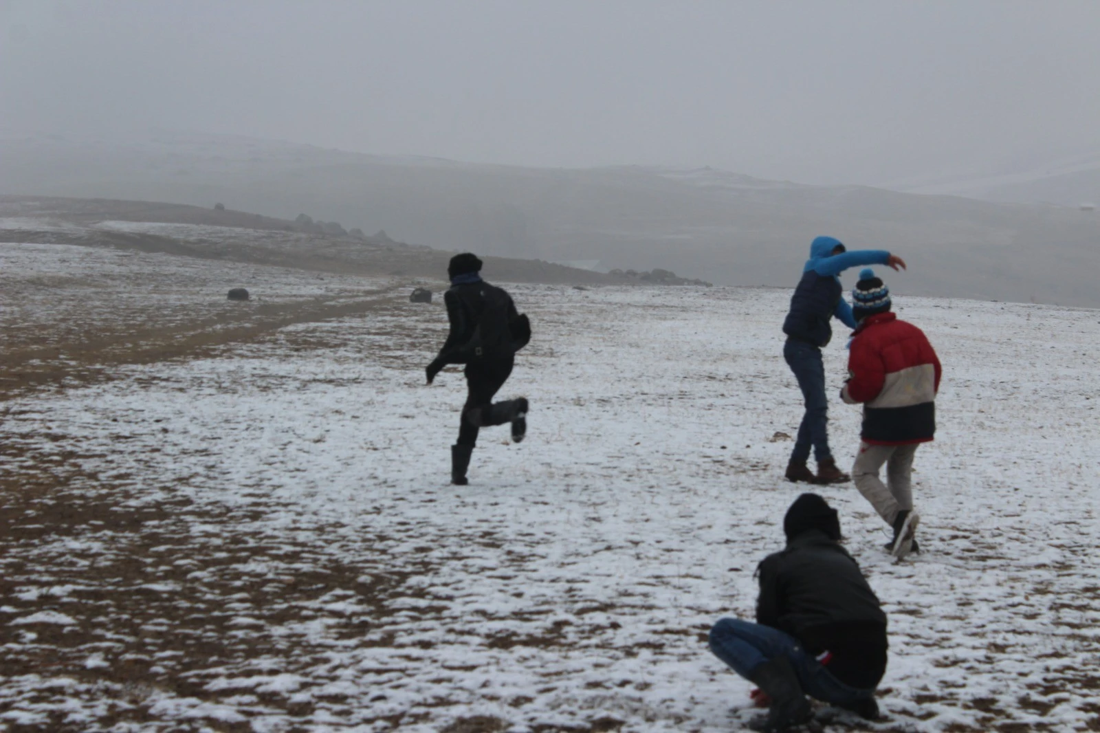Mevsimin ilk karı çocuklara yaradı