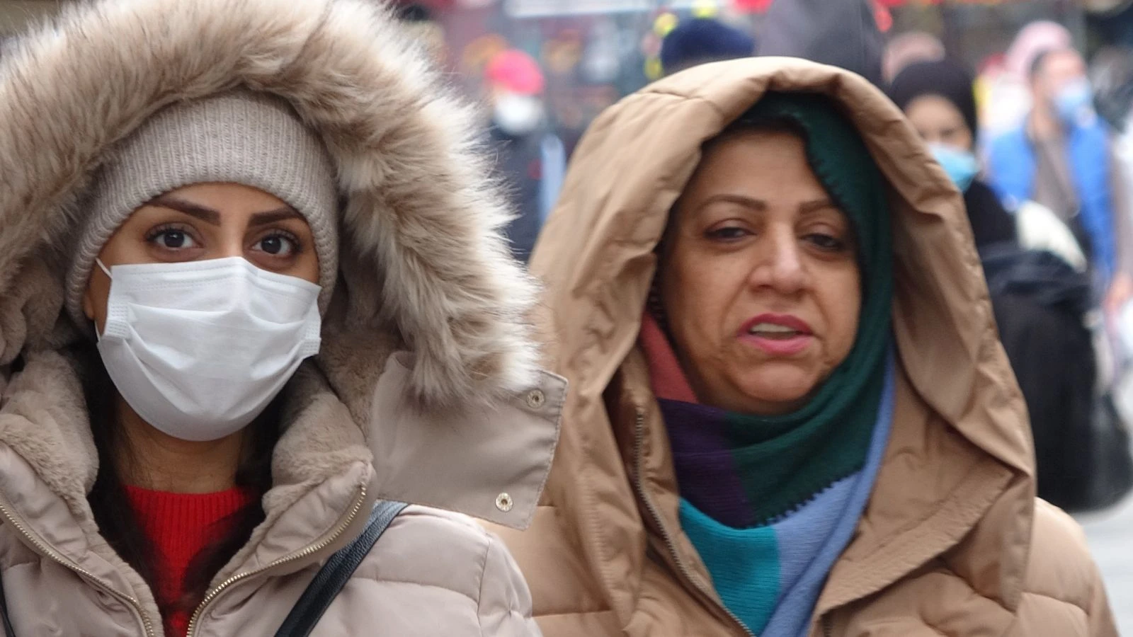 Polise 'kapa çeneni' diyen kadın turistler gözaltına alındı