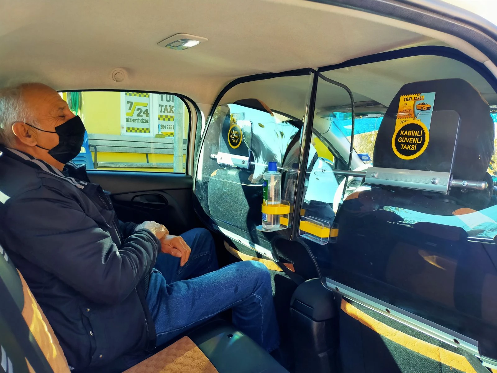 Koronavirüs önlemleri artıyor: Takside şeffaf panel dönemi