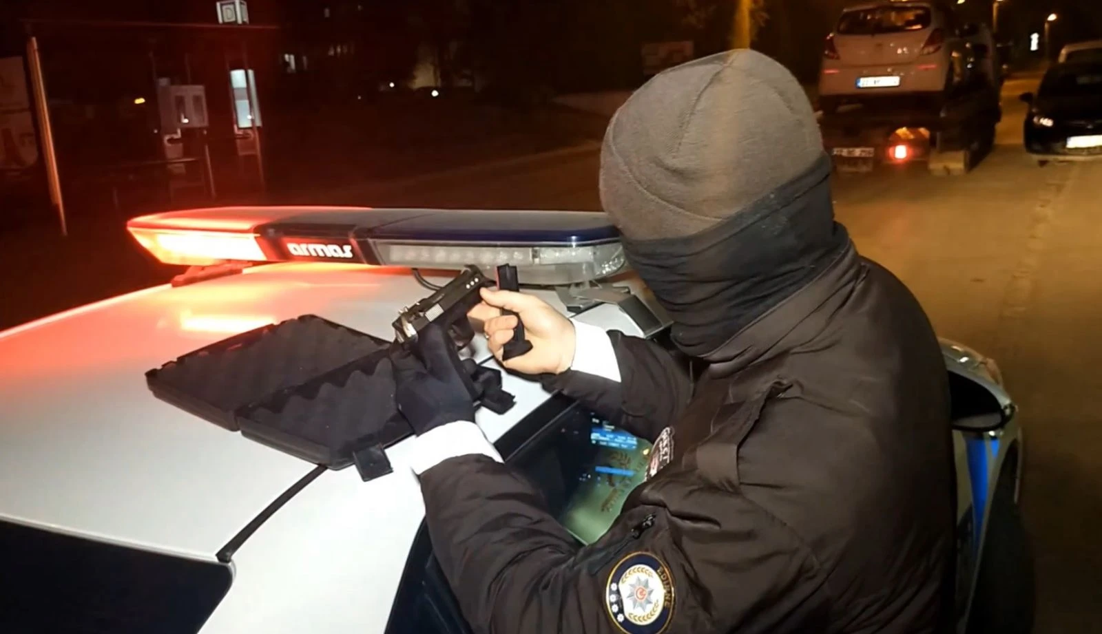 Silahlı, alkollü ve ehliyetsiz sürücü bekçilerden kaçamadı