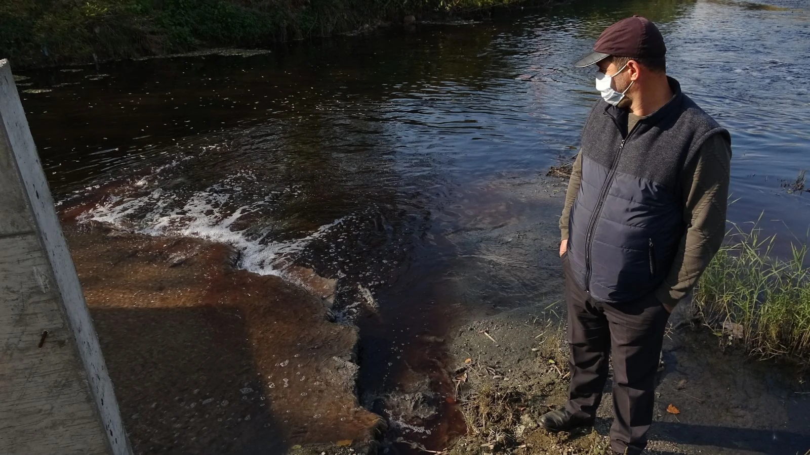 Köylüleri isyan ettiren görüntü: Derelere zehir salınıyor