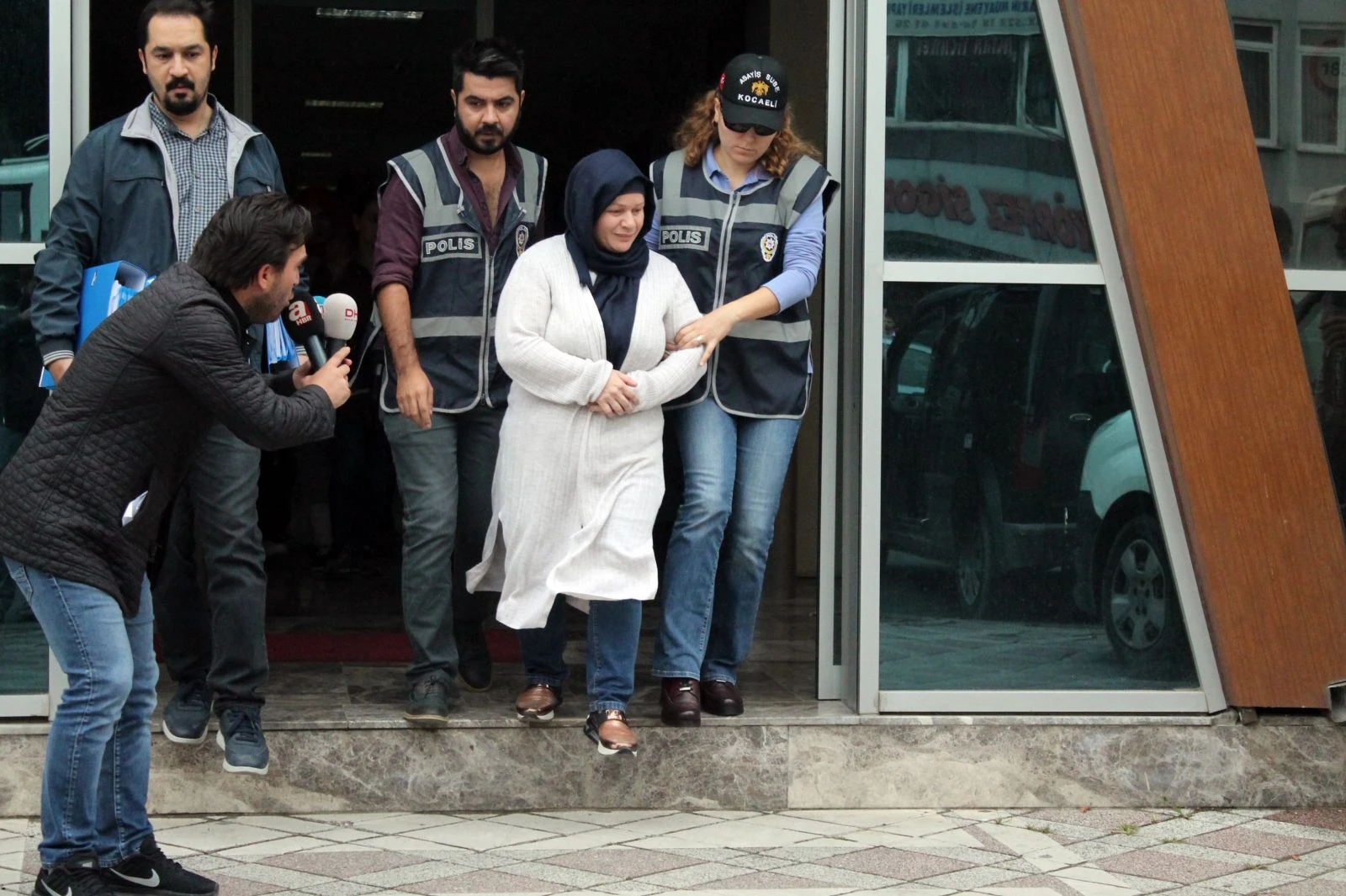 107 kişiden 1 milyonluk vurgun yapan “Altın Kızlar” çetesi çökertildi