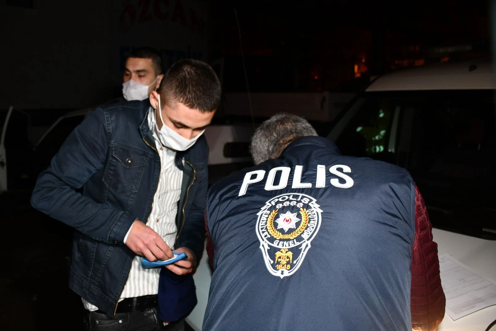 Polisten kaçan maskesiz gençler alkollü çıktı