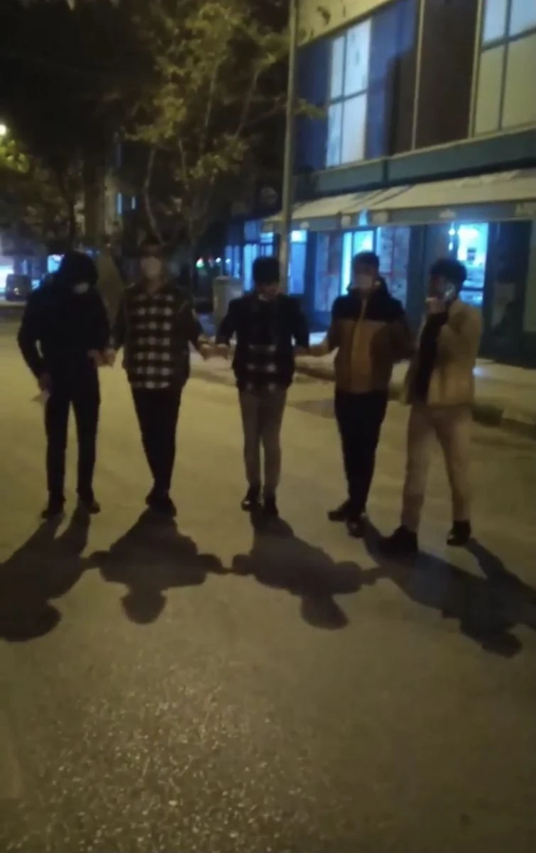 Sosyal medya düşkünlüğü ne kısıtlama ne de mesafe tanıdı