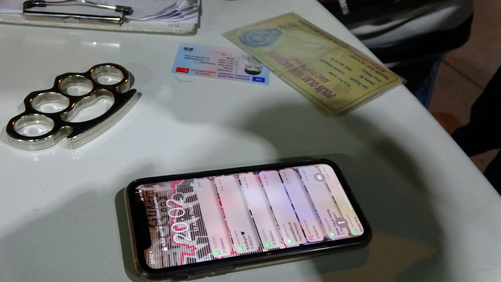 Sahte polis, gerçek polise kimlik sorunca yakalandı