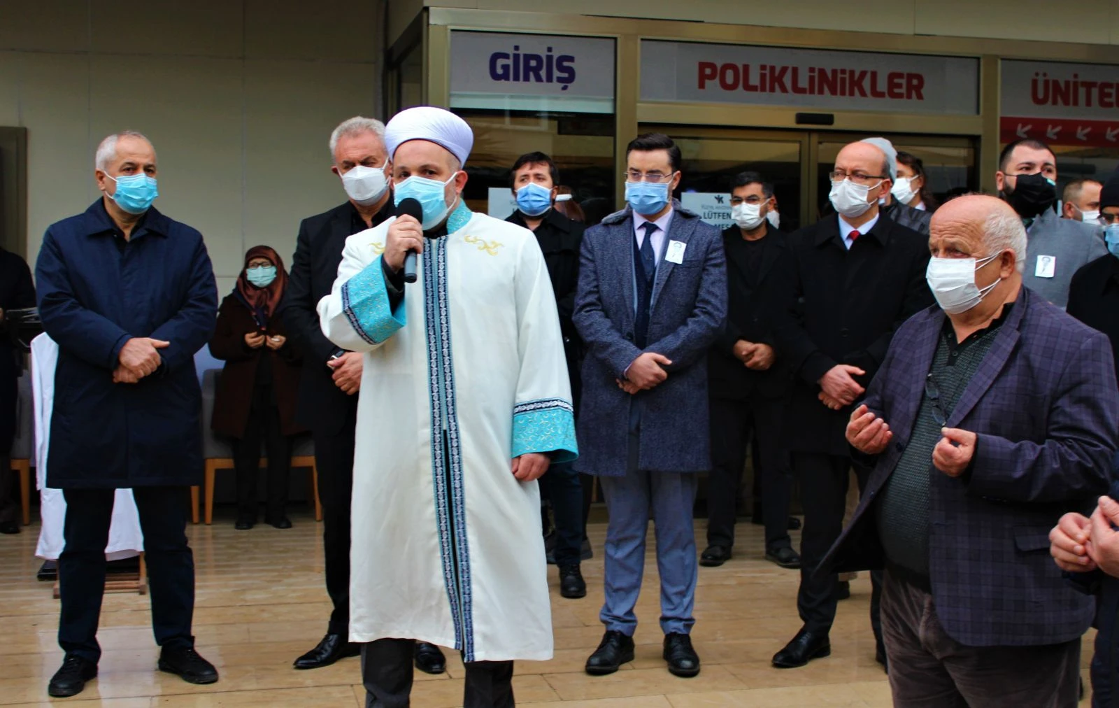 Organ yetmezliğine yenik düşen başhekim gözyaşlarıyla uğurlandı