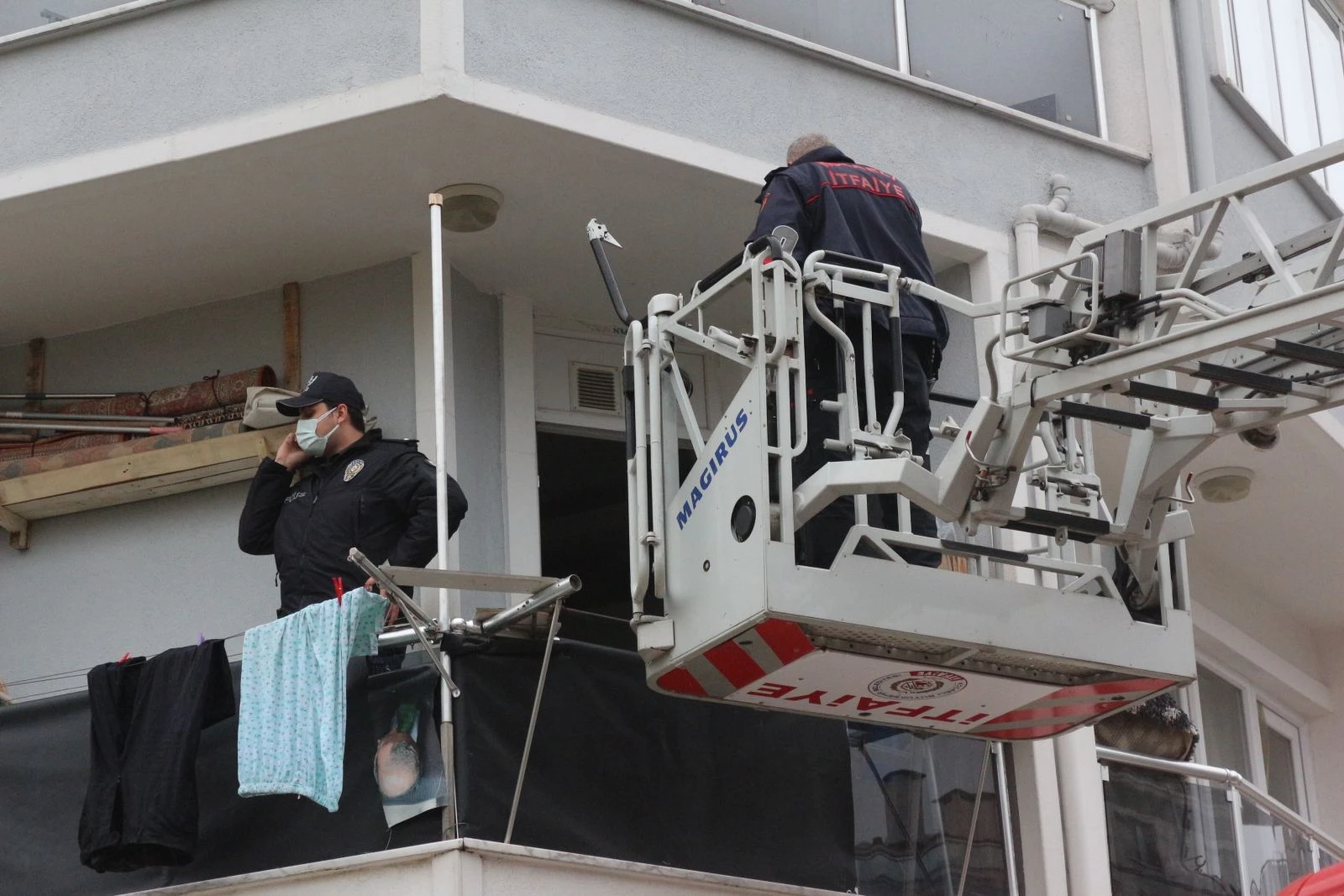 Yaşlı kadın acil yardım ekiplerini alarma geçirdi