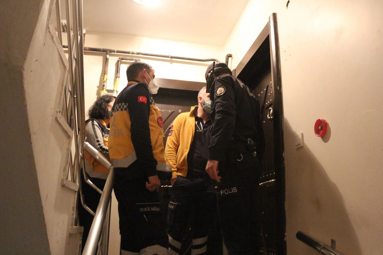 Yaşlı kadın acil yardım ekiplerini alarma geçirdi