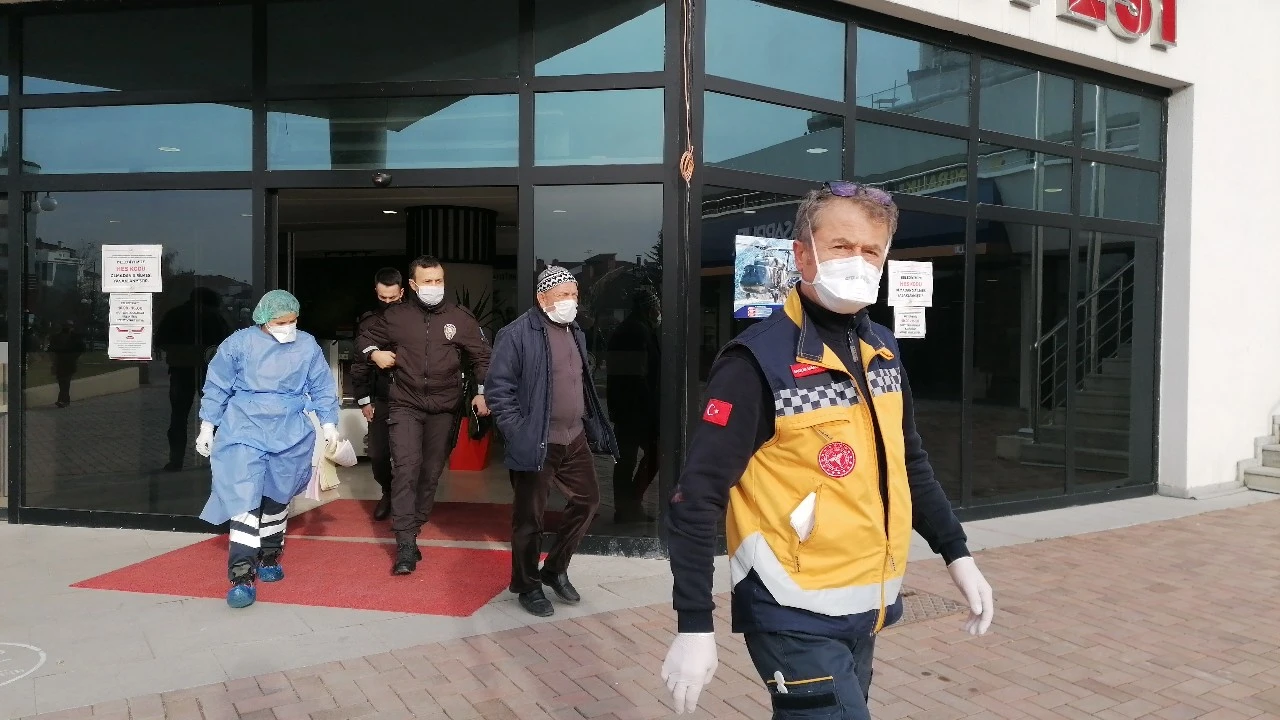 Karantinasının bitmesine 1 gün kala dışarı çıktı