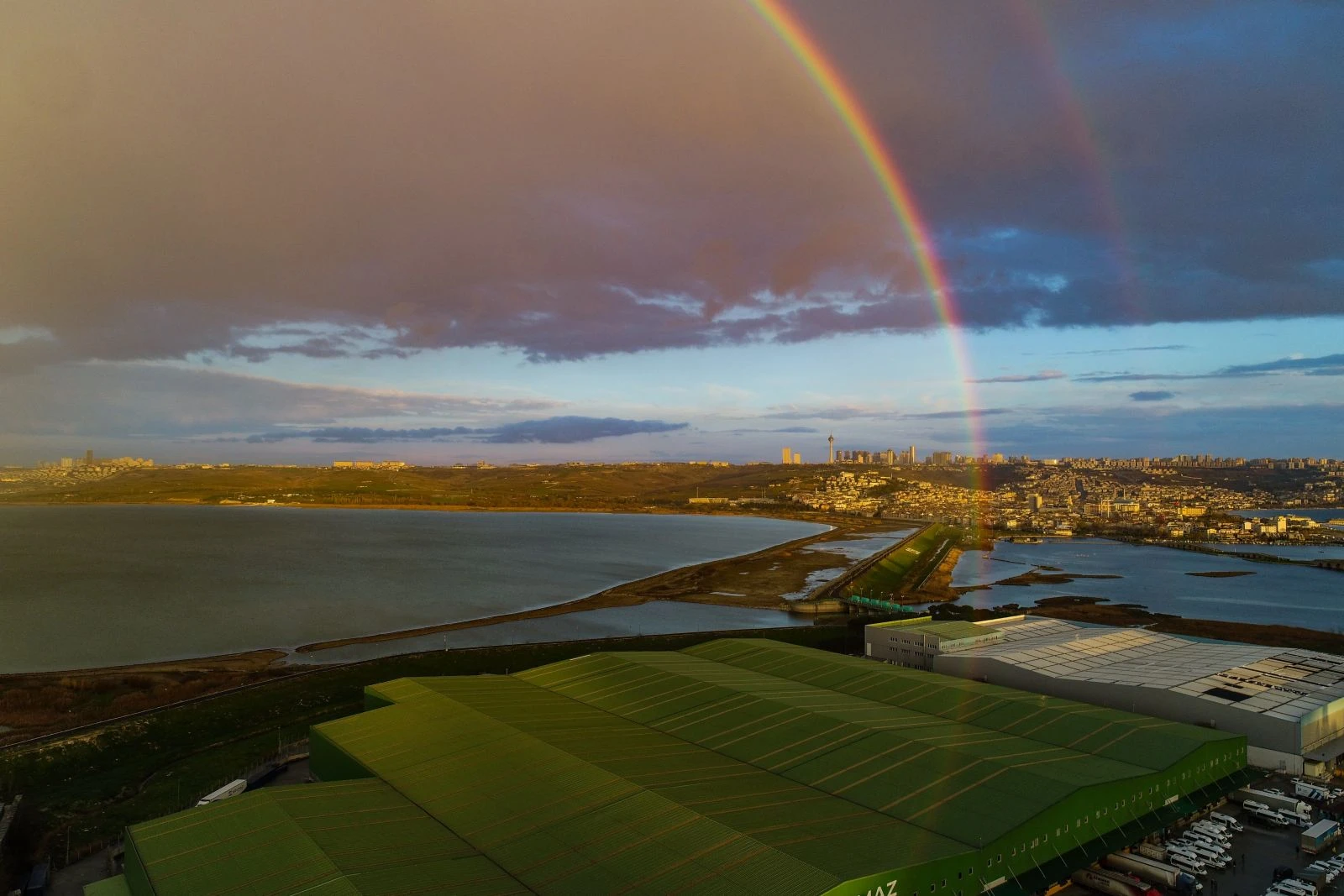 İstanbul semaları rengarenk oldu
