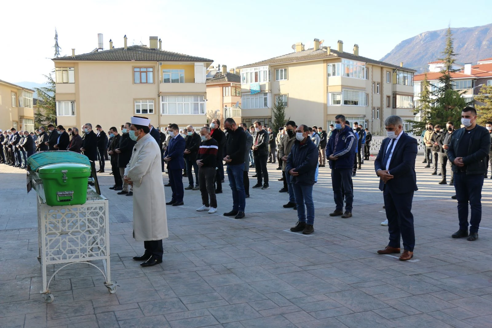 Korona virüse yenik düşen Nihal hemşire toprağa verildi