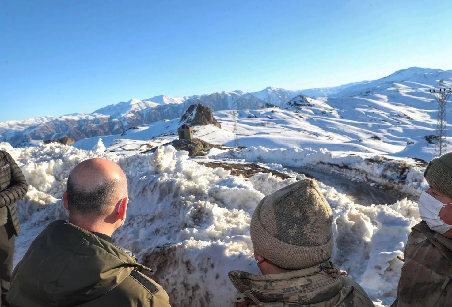 Bakan Soylu yılın ilk kahvaltısını askerlerle yaptı