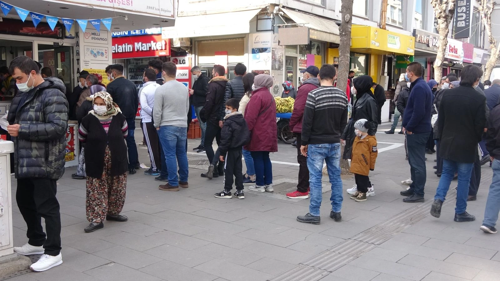80 saatlik kısıtlamanın ardından korona virüs yok sayıldı