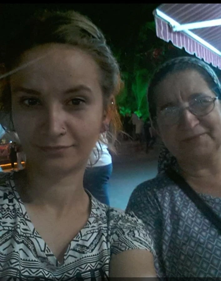 8 aydır haber alamadığı kızı için , gözyaşlarına boğuldu