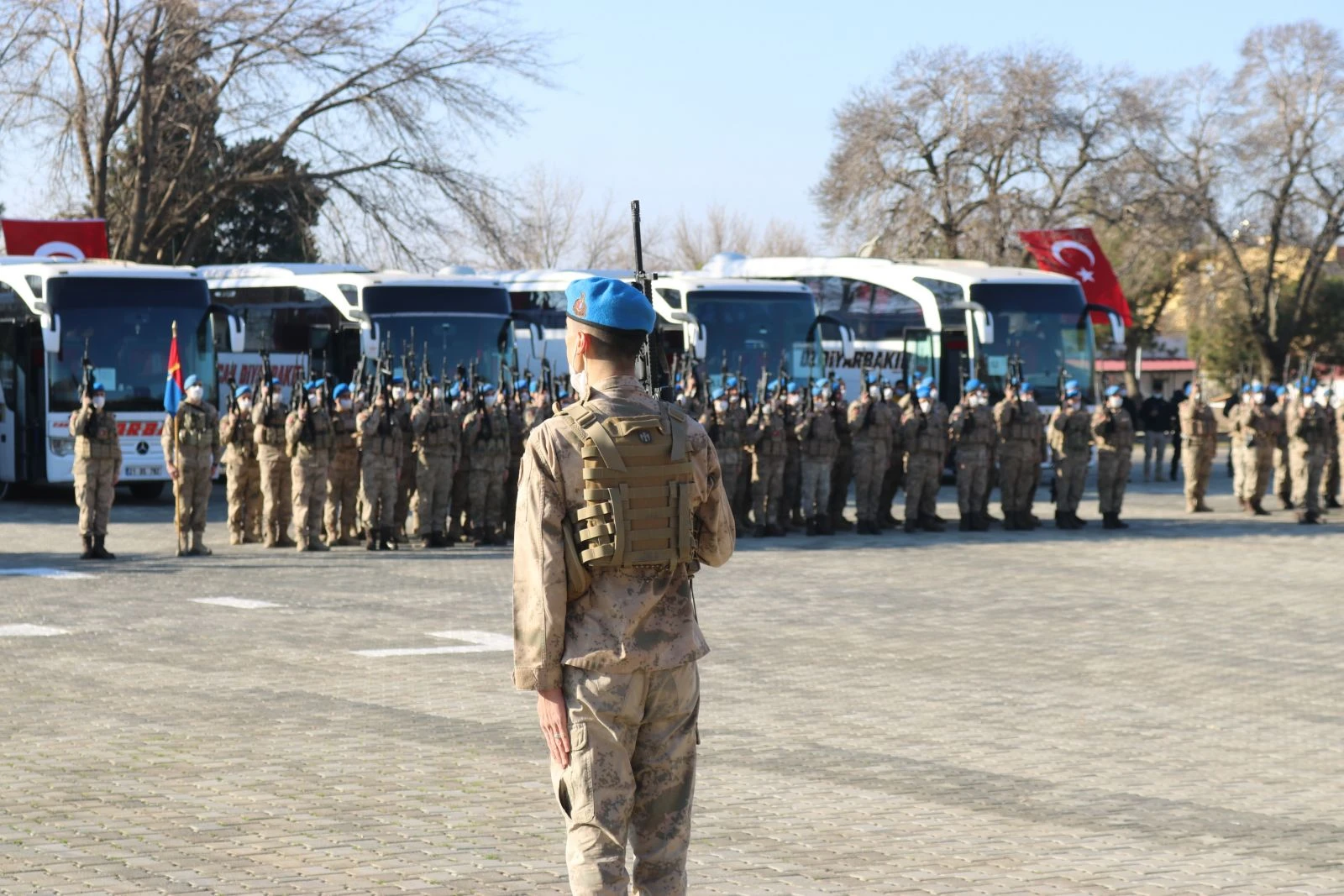 Mehmetçikler düğüne gider gibi Resulayn'a gitti