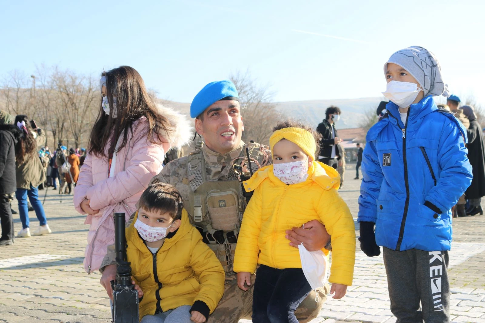 Mehmetçikler düğüne gider gibi Resulayn'a gitti