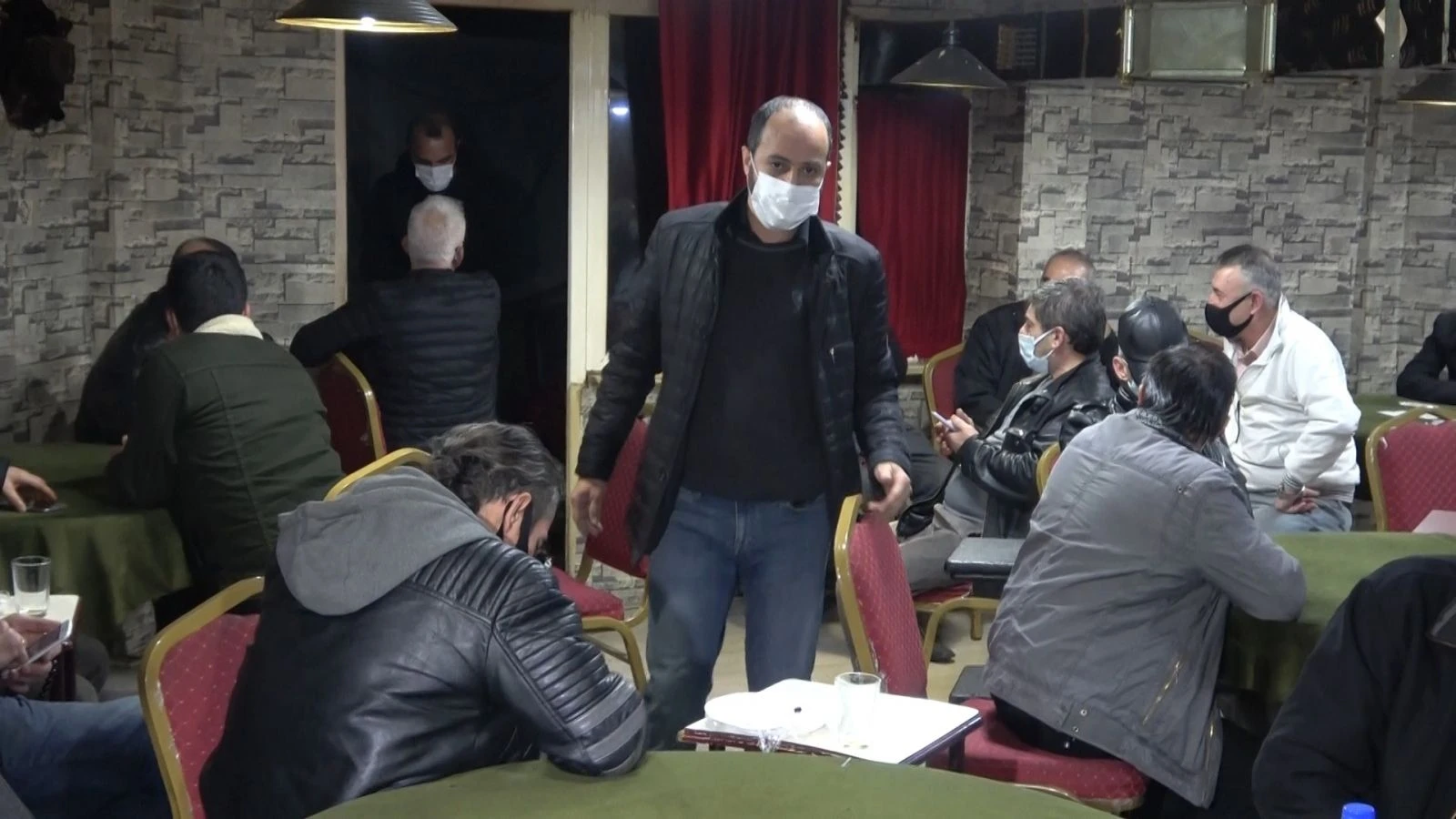 Polis ceza yazarken onlar döner yedi