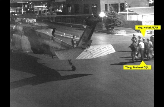 Hulusi Akar’ın yanındaki takım elbiseli şahıs kim?