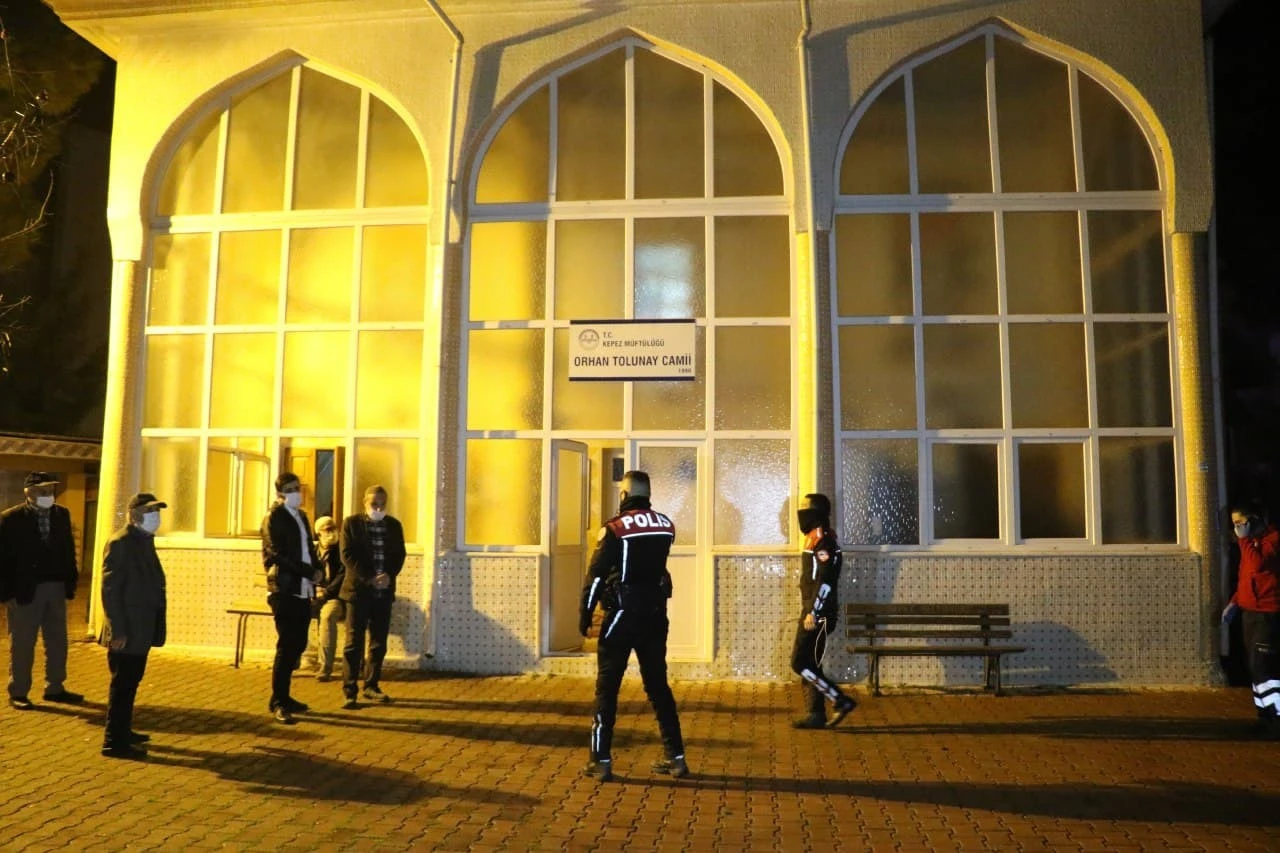 "Namaz kılacağım" diyerek kapattırmadığı camide ölü bulundu