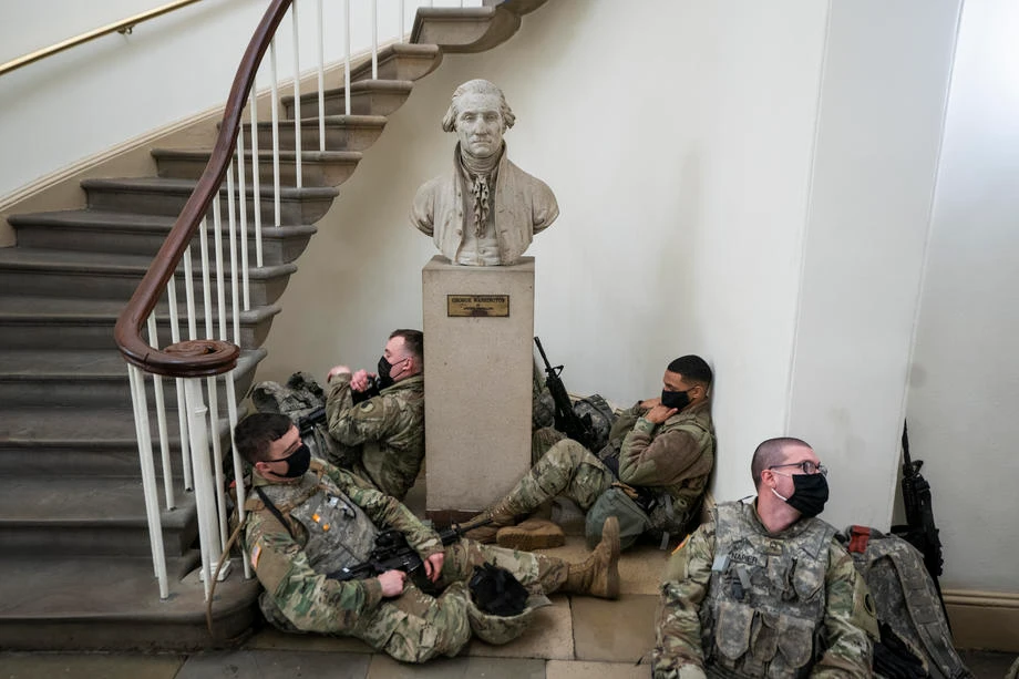 Ulusal Muhafızlar yemin törenini bekliyor