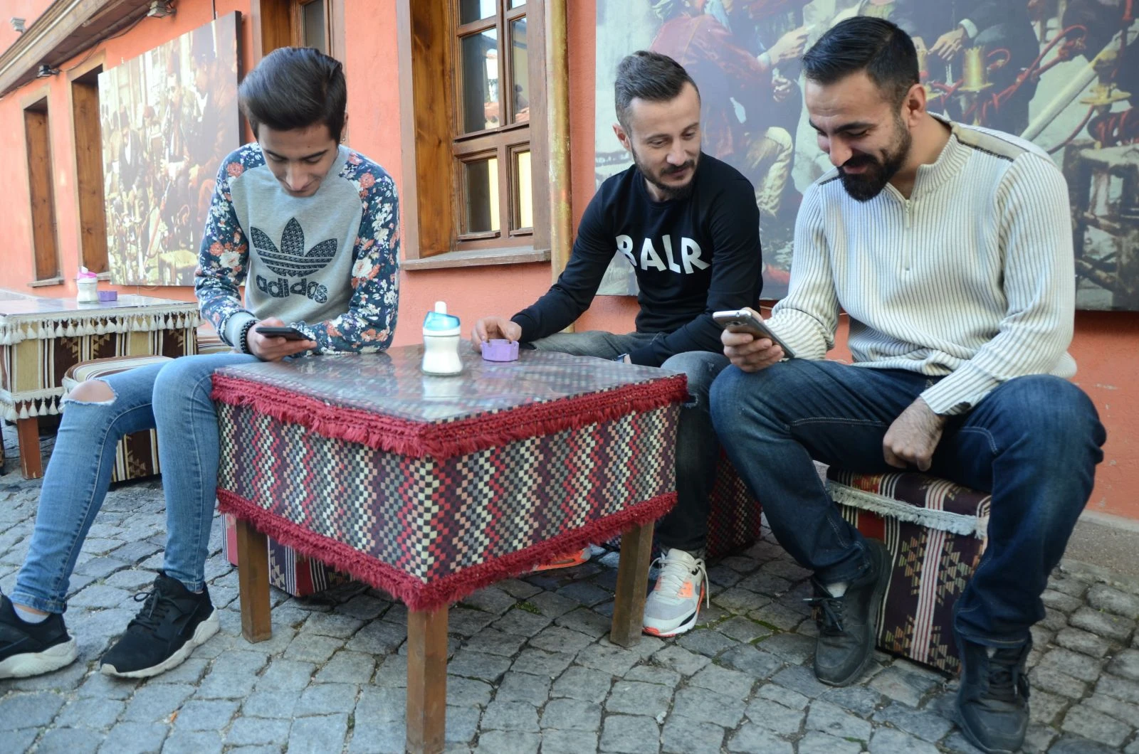 Sevgilisine kızan genç 3 yıldır telefon kullanmıyor