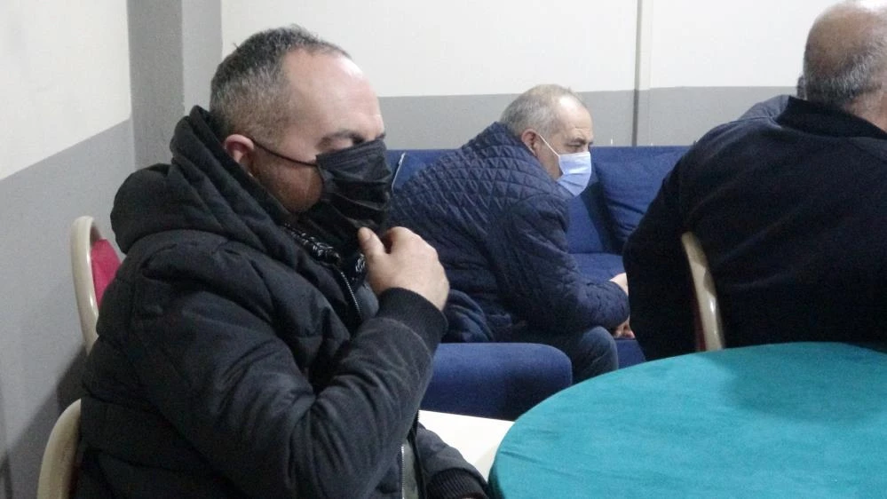 Kumar baskınında pencereden kaçarken yakalandılar