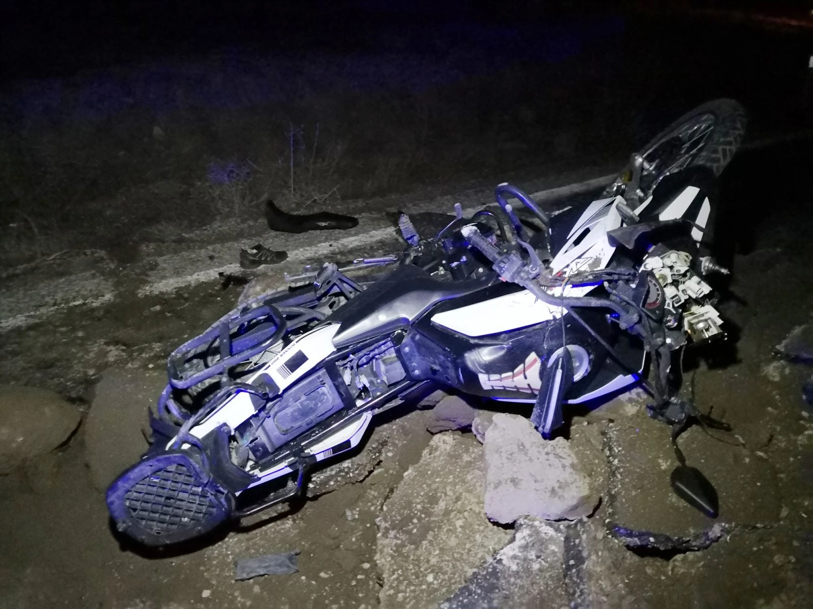 Ağıt yakarak başında ağladığı oğlu hastanede hayatını kaybetti