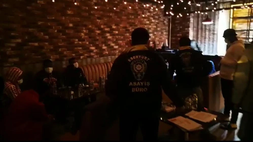 Esenyurt'ta tadilattaki kafeye polis baskını