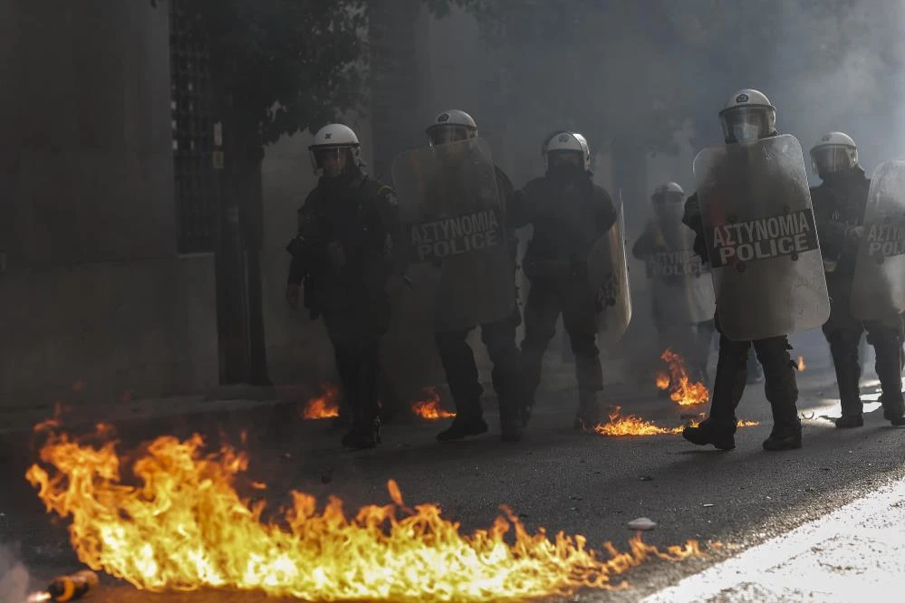 Atina sokakları savaş alanına döndü