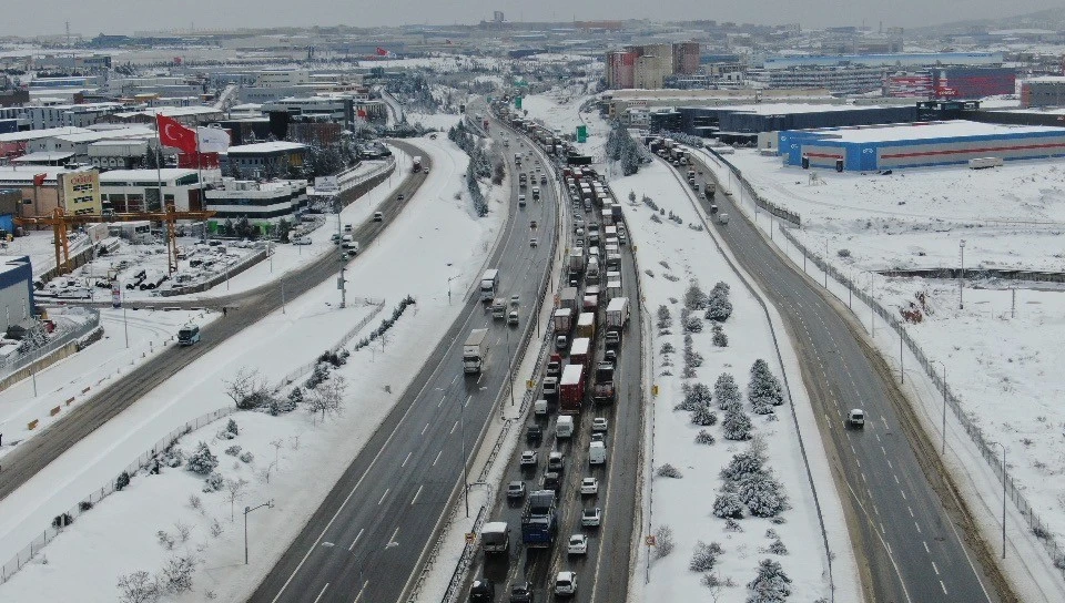 TEM otoyolunda trafik durdu