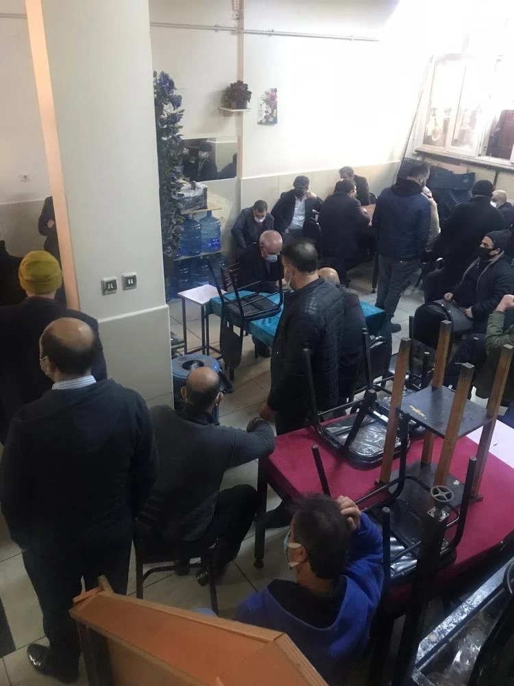 Manav görünümlü kıraathaneye baskın