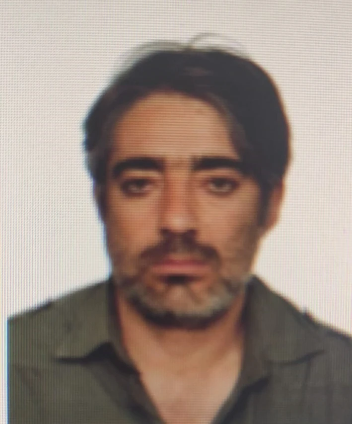 Duvara çarpan otomobilin sürücüsü öldü