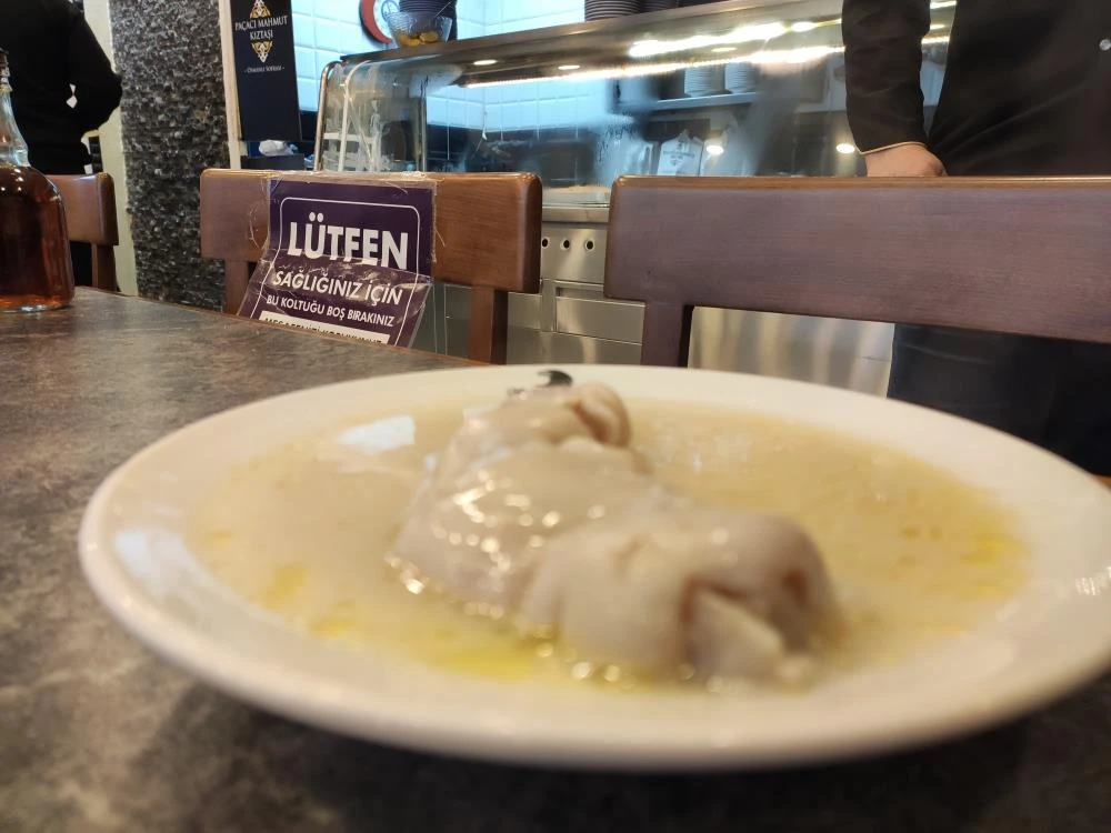 Vatandaşlar şifa için paça çorbacılarına akın etti