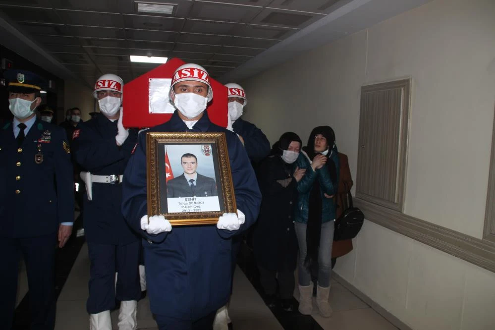 Şehidin kız kardeşi: Anne, ağabeyim morgda üşür