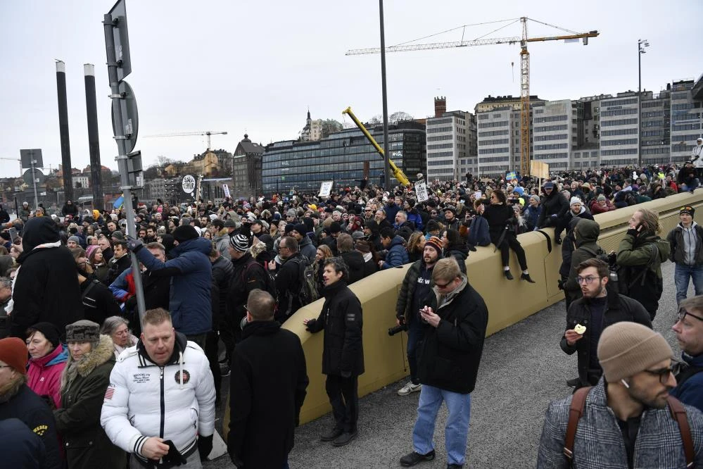 Stockholm'de olaylı Covid-19 protestosu