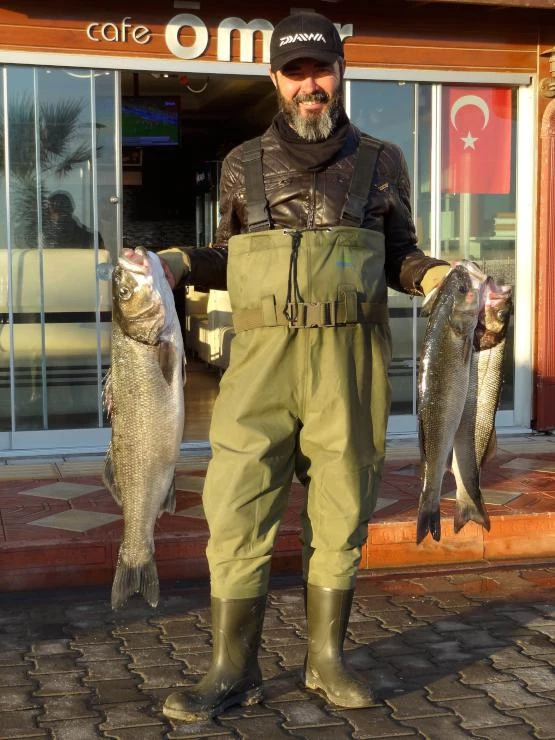 Olta balıkçısına 'levrek piyangosu'