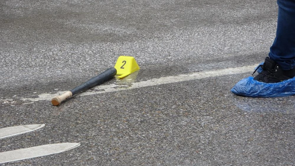 Boşanma aşamasındaki eşinin aracına ateş açtı