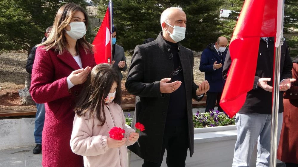 Şehit babasının mezarına astığı mektup yürek burktu