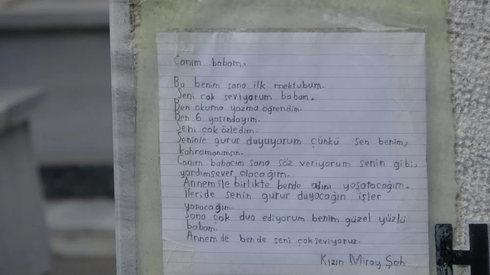 Şehit babasının mezarına astığı mektup yürek burktu