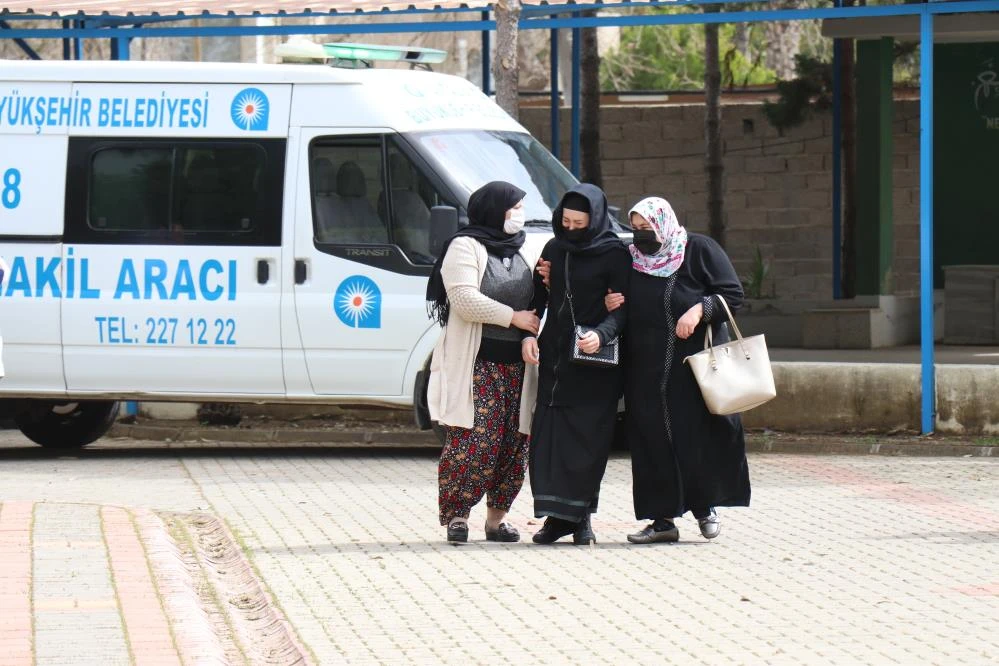 Kocası tarafından öldürülen kadın gözyaşları arasında toprağa verildi