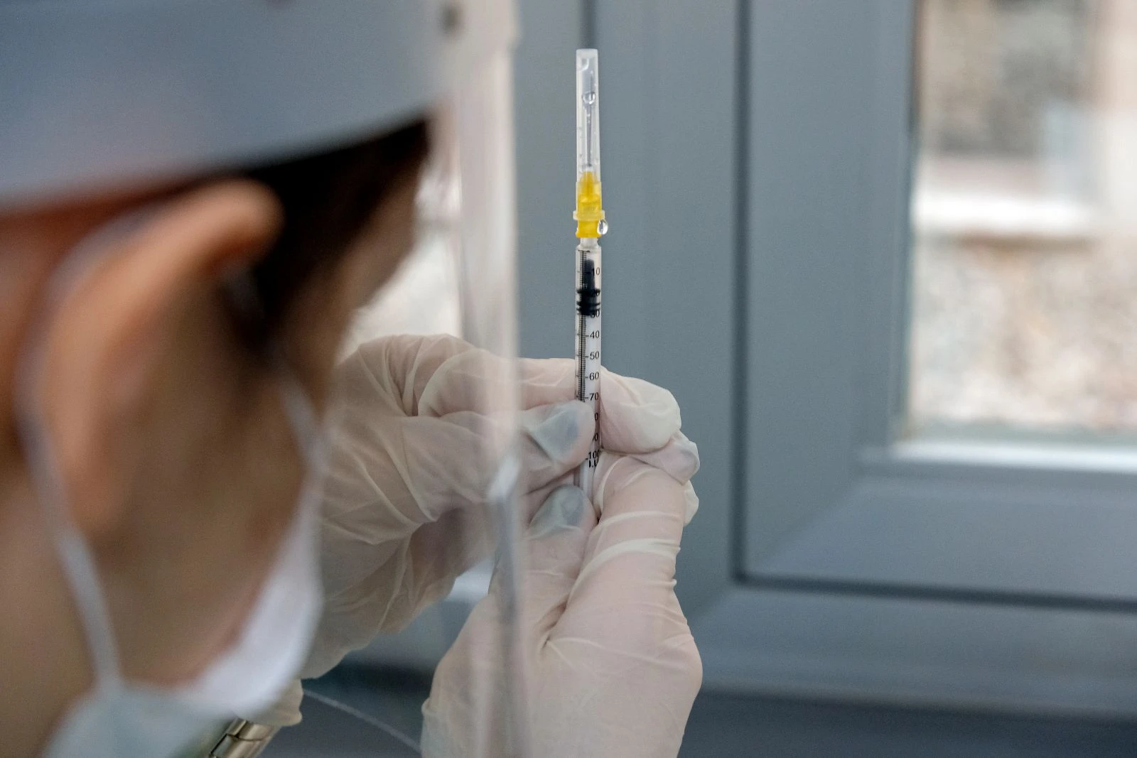 Türkiye'de BioNTech aşılarının ilk dozları yapılmaya başlandı