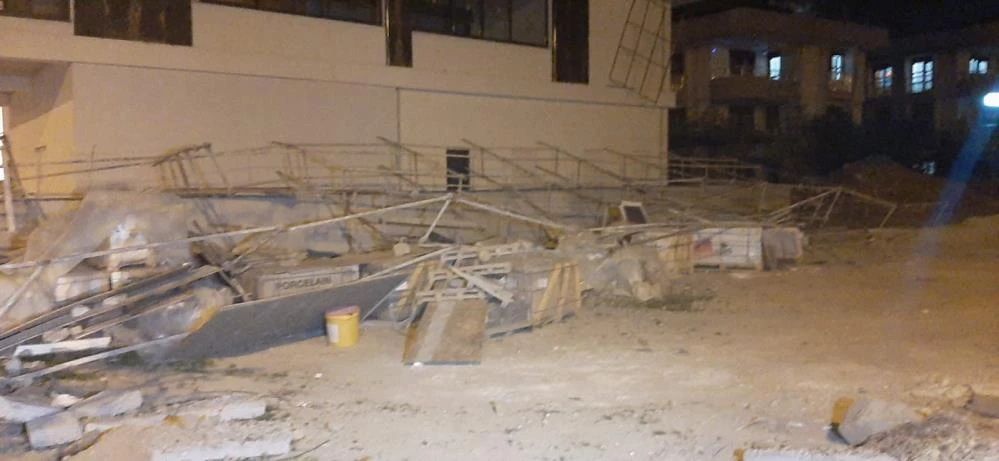 Fırtına yıktı geçti